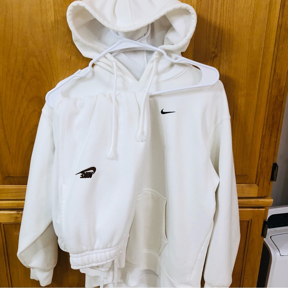 Nike White Hoodie & Pants